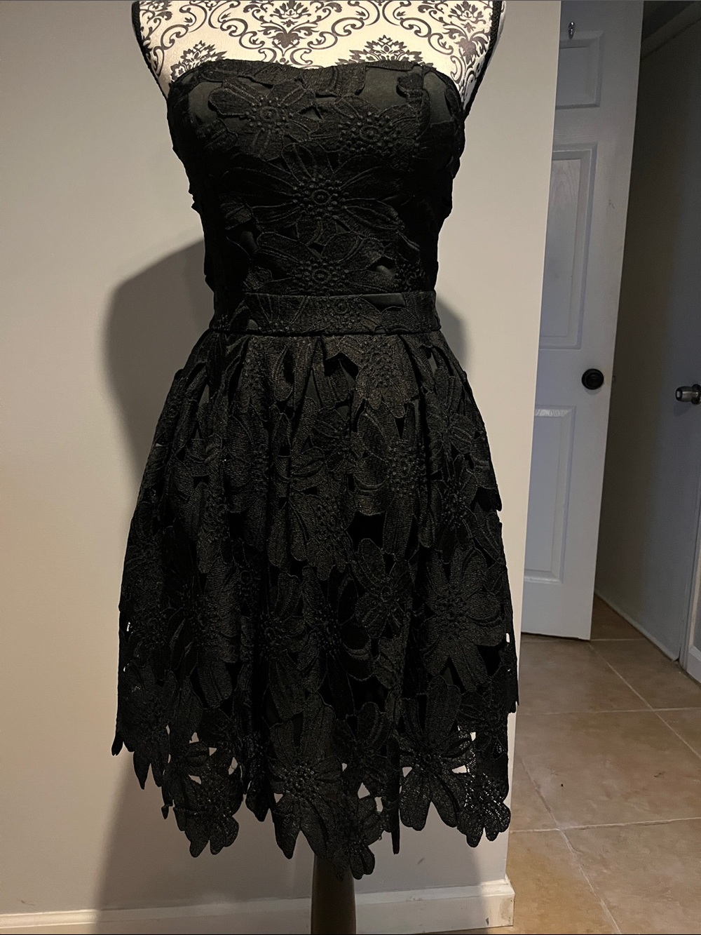 Sans Souci Black Strapless Floral Lace Cocktail Dress